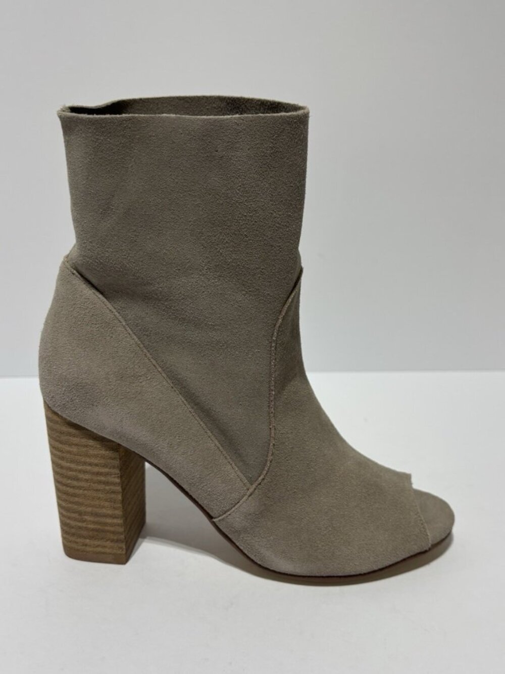 Chinese Laundry Women’s Tom Girl Taupe Bootie, Size 6.5 M